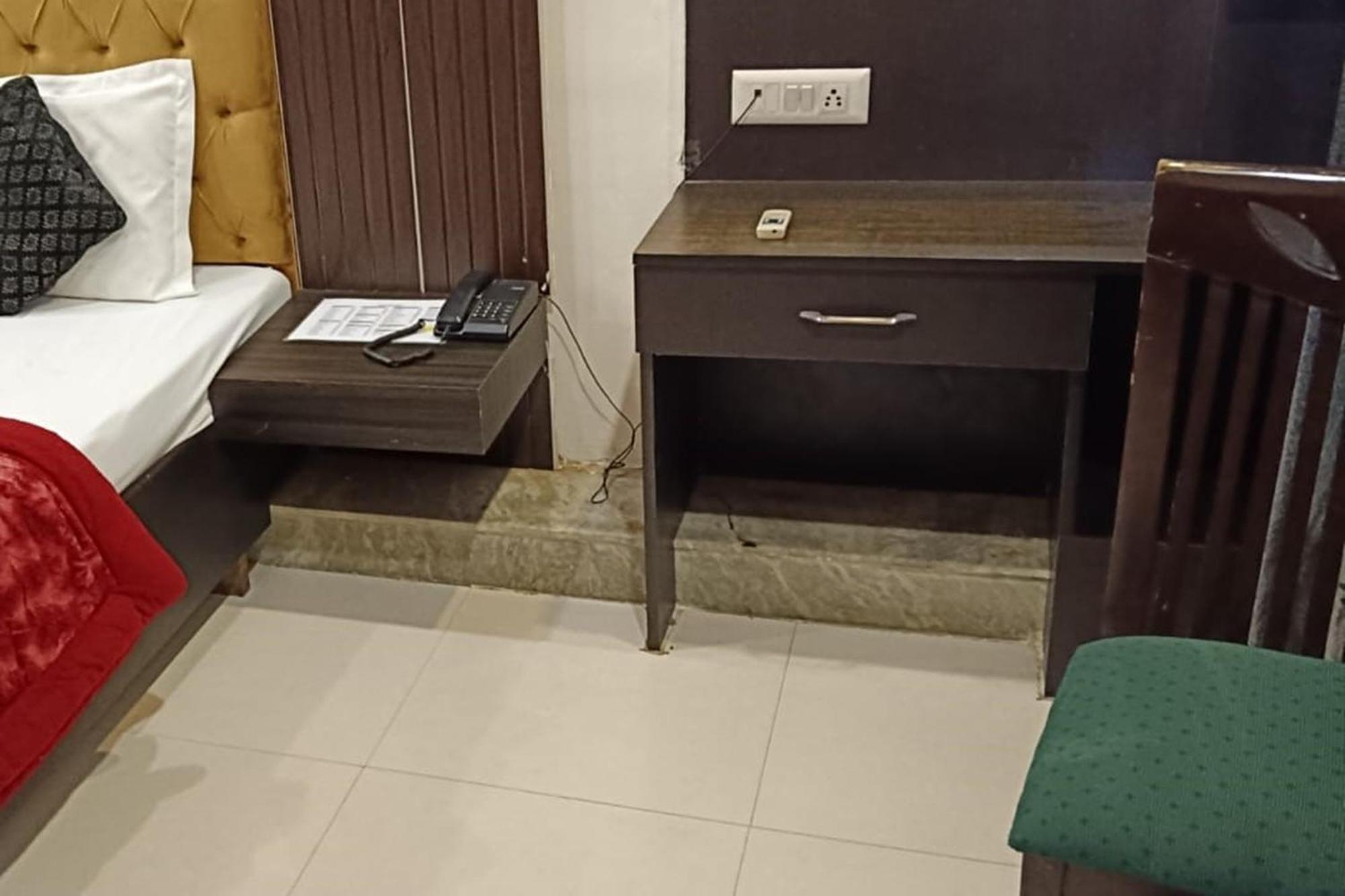 Hotel Shree Kanta Gurgaon Exteriör bild