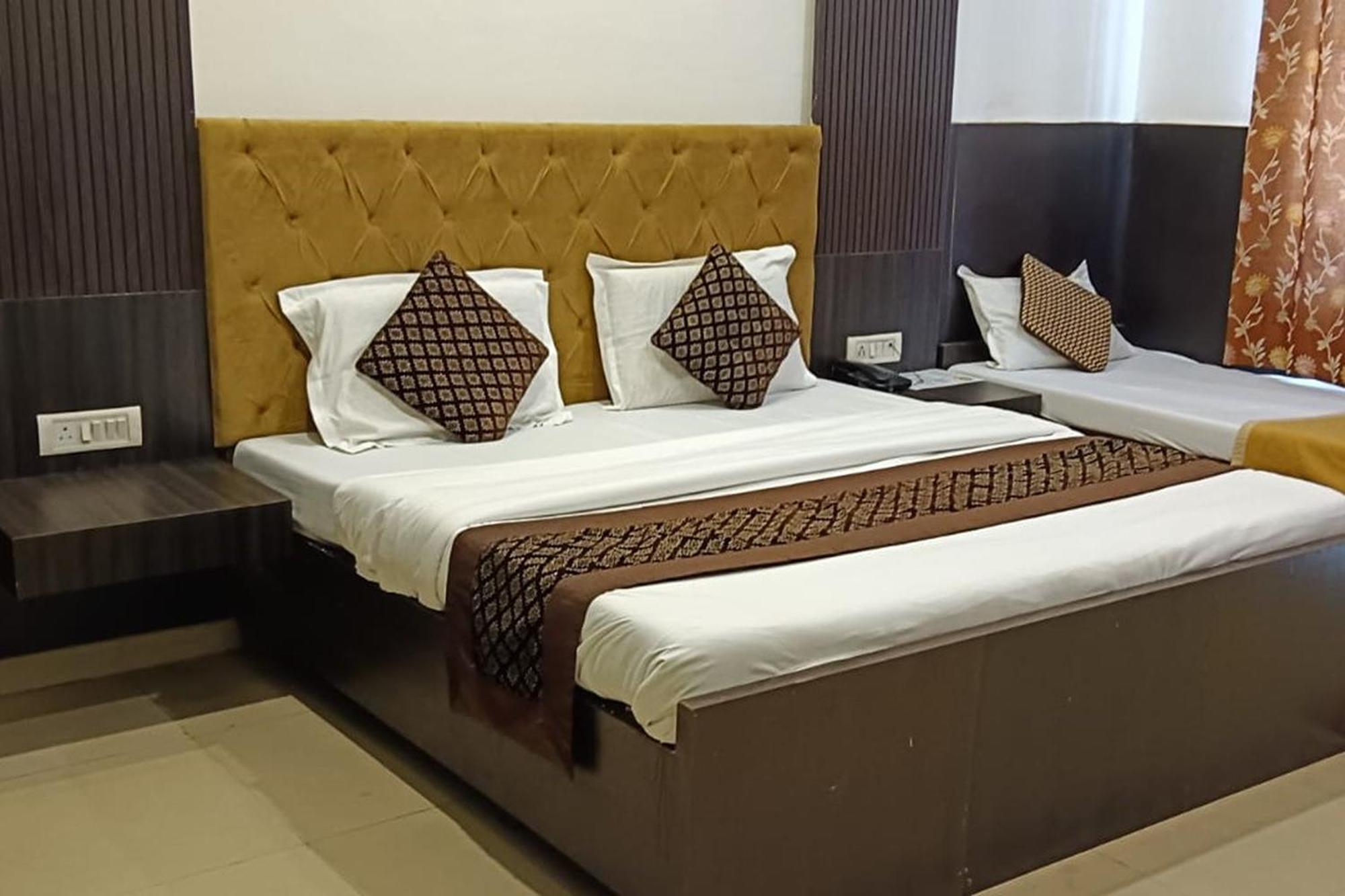Hotel Shree Kanta Gurgaon Exteriör bild