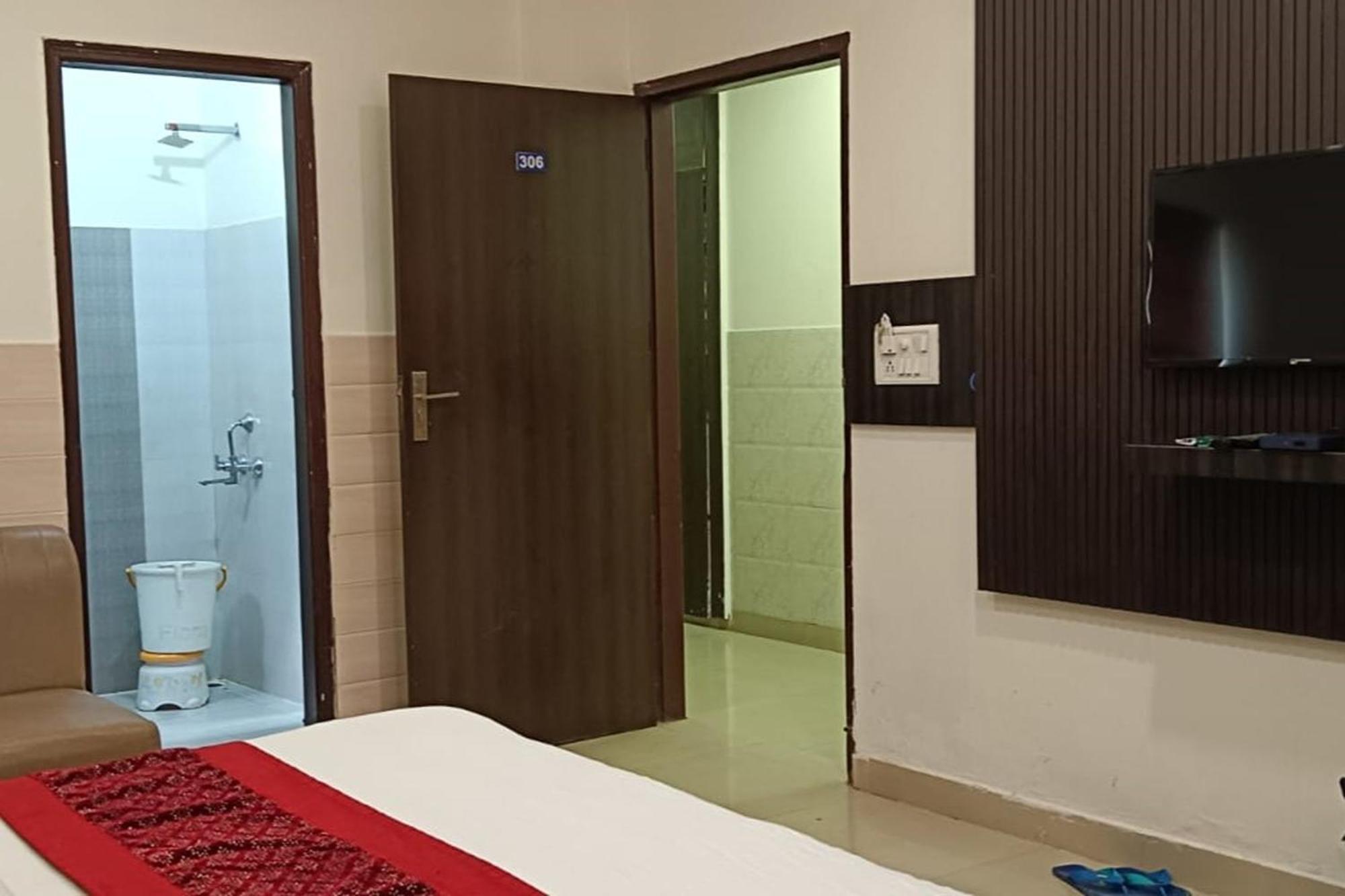 Hotel Shree Kanta Gurgaon Exteriör bild