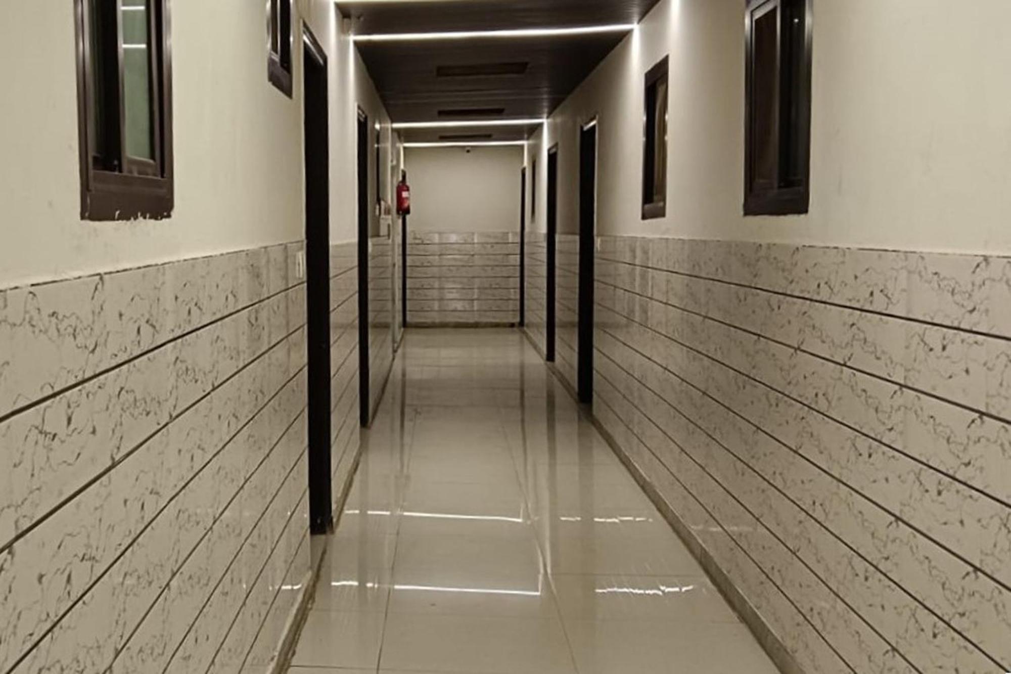 Hotel Shree Kanta Gurgaon Exteriör bild