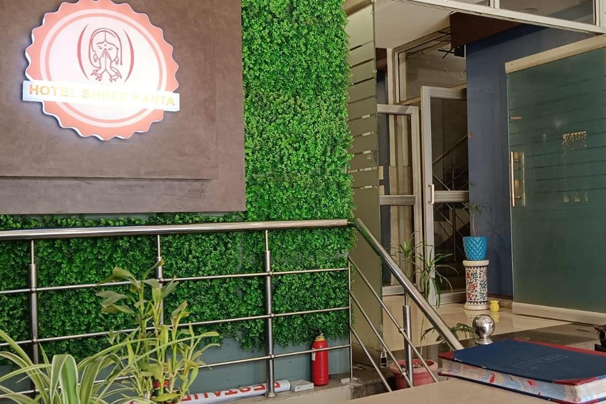 Hotel Shree Kanta Gurgaon Exteriör bild